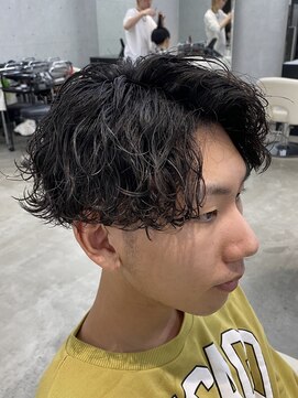 エデアンルクラ 下通(EDEAN Leclat) 熊本メンズパーマ センターパート 波巻き MEN'S HAIR