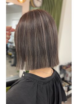 ラゴム 池袋(LAGOM) 切りっぱなしボブにナチュラルグレージュハイライト
