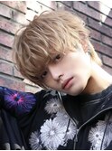 メンズヘアラウンドマッシュミルクティーベージュ束間ショート