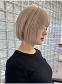 ショートボブミルクティーベージュカラーダブルカラーハイトーン