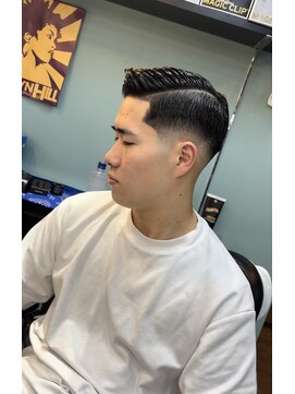 タイト スワッグ バーバーワークス(TIGHT SWAG BARBERWORKS) スキンフェード×サイドパート