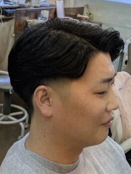 ヘアーワークス クールの写真/【メンズ専門BARBER】ビジネスシーンやプライベート、どちらでもキマるスタイルを創ってくれるメンズサロン
