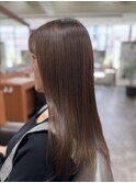 艶感たっぷりのナチュラルブラウンカラー