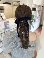 ハノン(Hanon)&nbsp;リボン×パールが可愛いふわふわ編み下ろしアレンジ