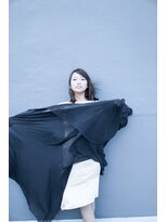 ホワイトルーム(White Room)&nbsp;フリンジカットとネイビーカラー