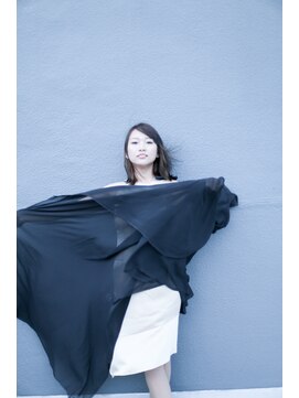 ホワイトルーム(White Room) フリンジカットとネイビーカラー