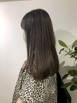 ネイヴィル(navile) グレージュカラー