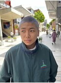 10代20代ブリーチハイトーンカラーシルバー坊主