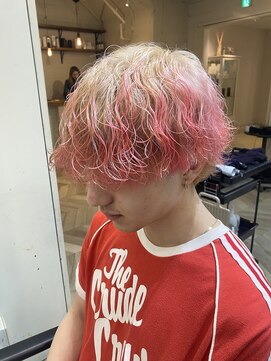 エル(EL by green) 《tomi》ホワイトピンク×波巻きパーマ