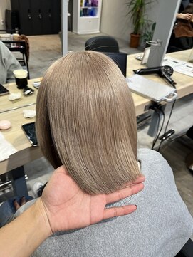 リア 布施店(Lia) ミルクティーベージュ