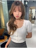 ハイトーンアッシュシースルーバング巻き髪ロング