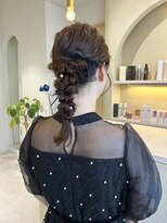 ロイ(ROY)&nbsp;ROYミディアム/ポニー編みおろしアレンジ・ふわふわガーリー