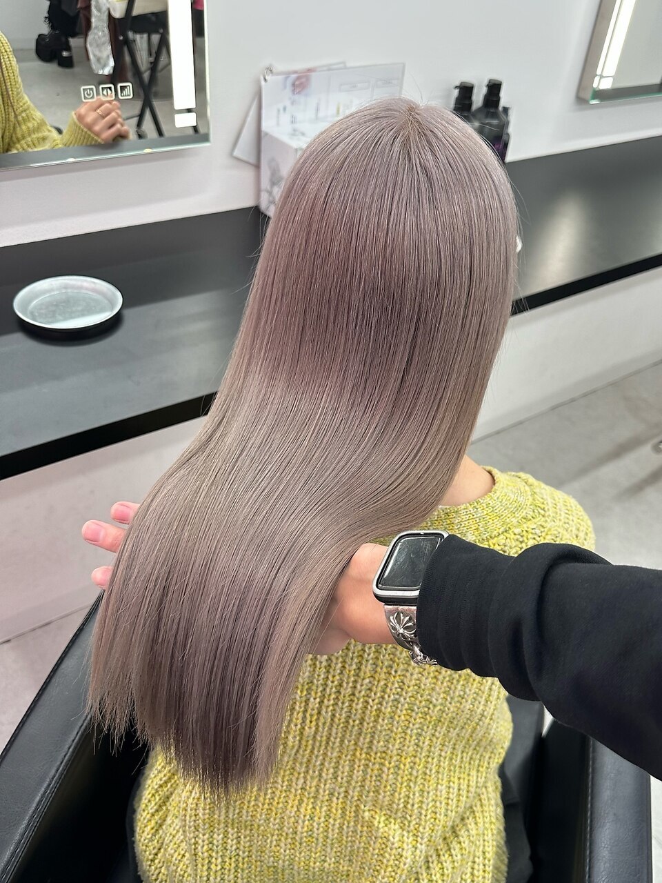 ミルクティーページ 2025年-2026年冬】ミルクティーグレージュの髪型・ヘアアレンジ｜人気