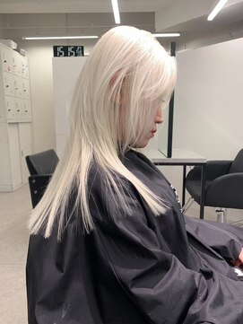 ペレ 原宿(PELE) ダブルカラー/ケアブリーチ/羽エクステ/原宿