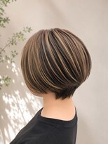 ウルッシュ(Urlush) アンブレラカラー×丸みショートボブ