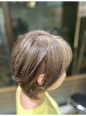 大人ショート×白髪ぼかしハイライトベージュ