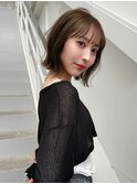 外ハネ×束感で魅せるボブ