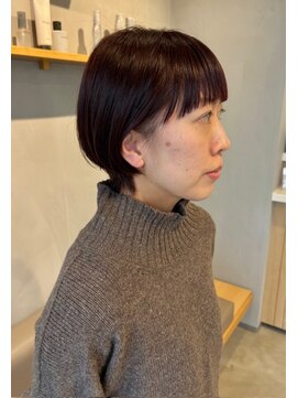 ショートヘアワイドバングレッドカラーイメチェンボルドーカラー