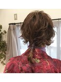 “ マスクに似合うヘア 革紐アレンジ ゆるパーマ”中西英美子