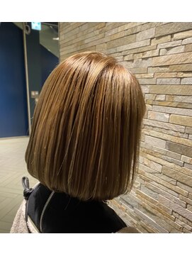 ルチア(Lucia) ハイライトを活かしたカラーでボブ/結べるボブ/艶髪30代40代50代