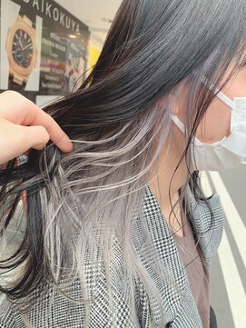 テトラ バイ ネオリーブ 横浜西口店(tetra by neolive) ブラック×シルバーのインナーカラー☆