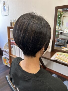ヘアアトリエ シャイニィ(hair atelier Shiny) 前下がりショートボブ