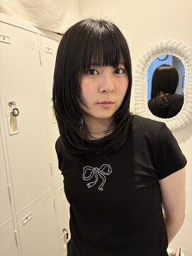 ロティー(loty) レイヤー 顔周りカット 透明感カラー 10代20代　グレージュ