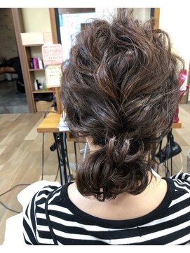 ミュー 天満橋(MEU) 綺麗目カジュアルポニーテール