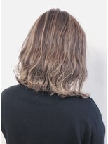 バズ ビー(BUZZ Bee)&nbsp;【梅田】ハイライトカラー×ミルクティーベージュ