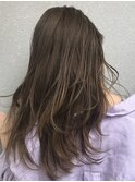 アフロート恵里　耳かけ　ウェーブパーマ　フォギーベージュ