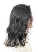 カーキグレージュ × 外ハネ巻き