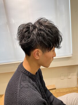 ネイビー(NAVY) 黒髪　前下がりマッシュ　グラデーション刈り上げ