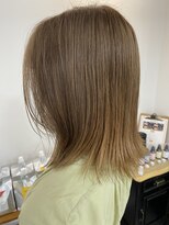 ソソ 与野(So/So)&nbsp;外ハネ/ミディアム/グレー系カラー/クセを活かした/クセ