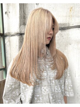 ニコフクオカヘアーメイク(NIKO Fukuoka Hair Make) レイヤーカット/ホワイトブロンド/ホワイトベージュ