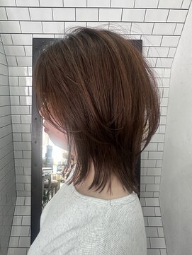 レガーレ(Legare) レイヤーで自然な動きを出した大人のウルフ風ミディ(中区紙屋町)