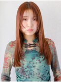 オレンジブラウンのストレート顔周りレイヤー小顔見え