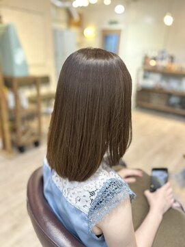 オリーブベージュ/ストレート/白髪ぼかし