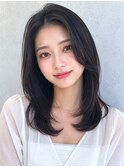前髪なしダークブラウンのくびれセミディ
