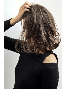 トルネード(TORNADO) オフィスでも浮かないハイライトベージュカラー