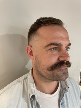 リバレッジ 広尾(Leverage) 外国人メンズバーバースキンフェードスタイル