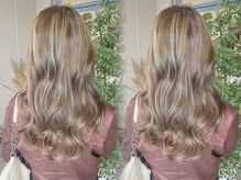 Open-Jawのハイライトが美しい理由　その2．全体にしっかりハイライトを入れるとコテ巻きもグレードアップ