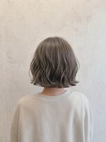 ハクア(HAKUA) 切りっぱなしボブ×ハイライトカラー