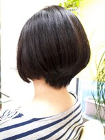 ラインズ美容室&nbsp;前下がりショートボブ
