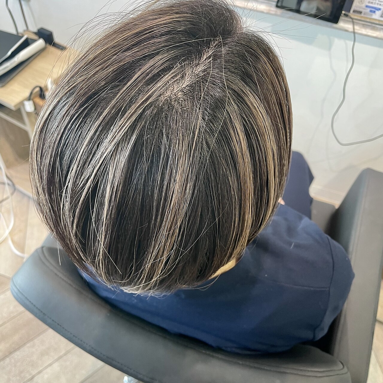 分け目白髪と顔周りの白髪に/ハイライト＆フェイスフレーミング