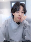 メンズ波巻きセンターパート韓国風黒髪ツーブロックマッシュ