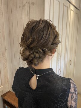 エイミーバイアフロート(amie  by afloat) ふわっとシニヨン