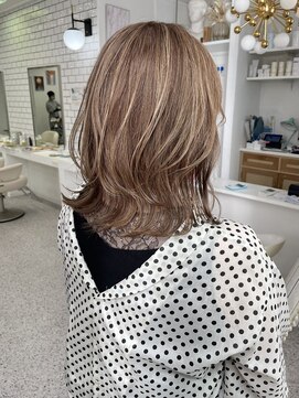 ロマーリ(LOMARLIE) くびれヘア20代30代40代脱白髪染め大人ハイライトベージュ