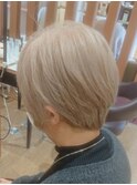 イエローベージュ