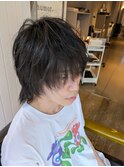 ワックスを握るようにつけてアンニュイな雰囲気に…