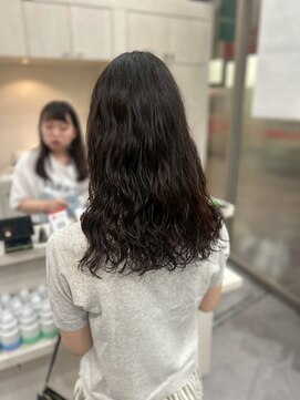 ヘアーワークス ボナ(HAIR WORKS bona.) 大人の余裕と抜け感を◎さりげないウェーブでこなれた印象に!